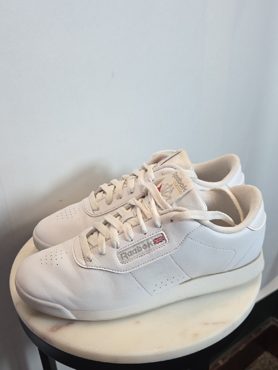 Reebok Shoes - Reebok White Women’s Classic Leather Sneakers Size 10